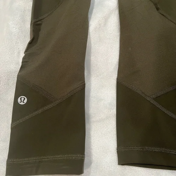 Lululemon Pace Rival Mid-Rise Crop 22” - Picture 5 of 5
